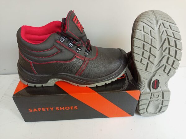 Knicker safety boots in Kenya